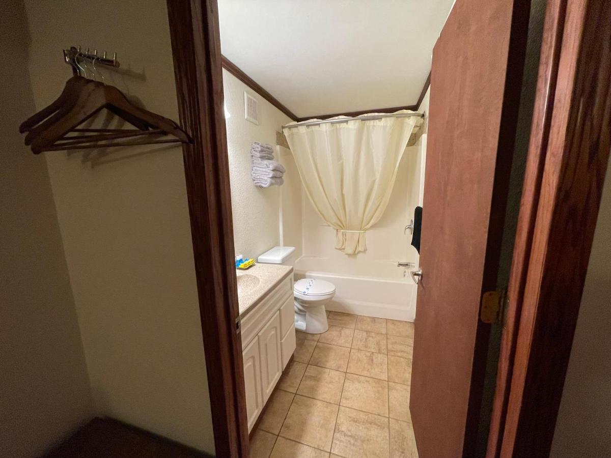 Fairmont Highland Court Motel מראה חיצוני תמונה