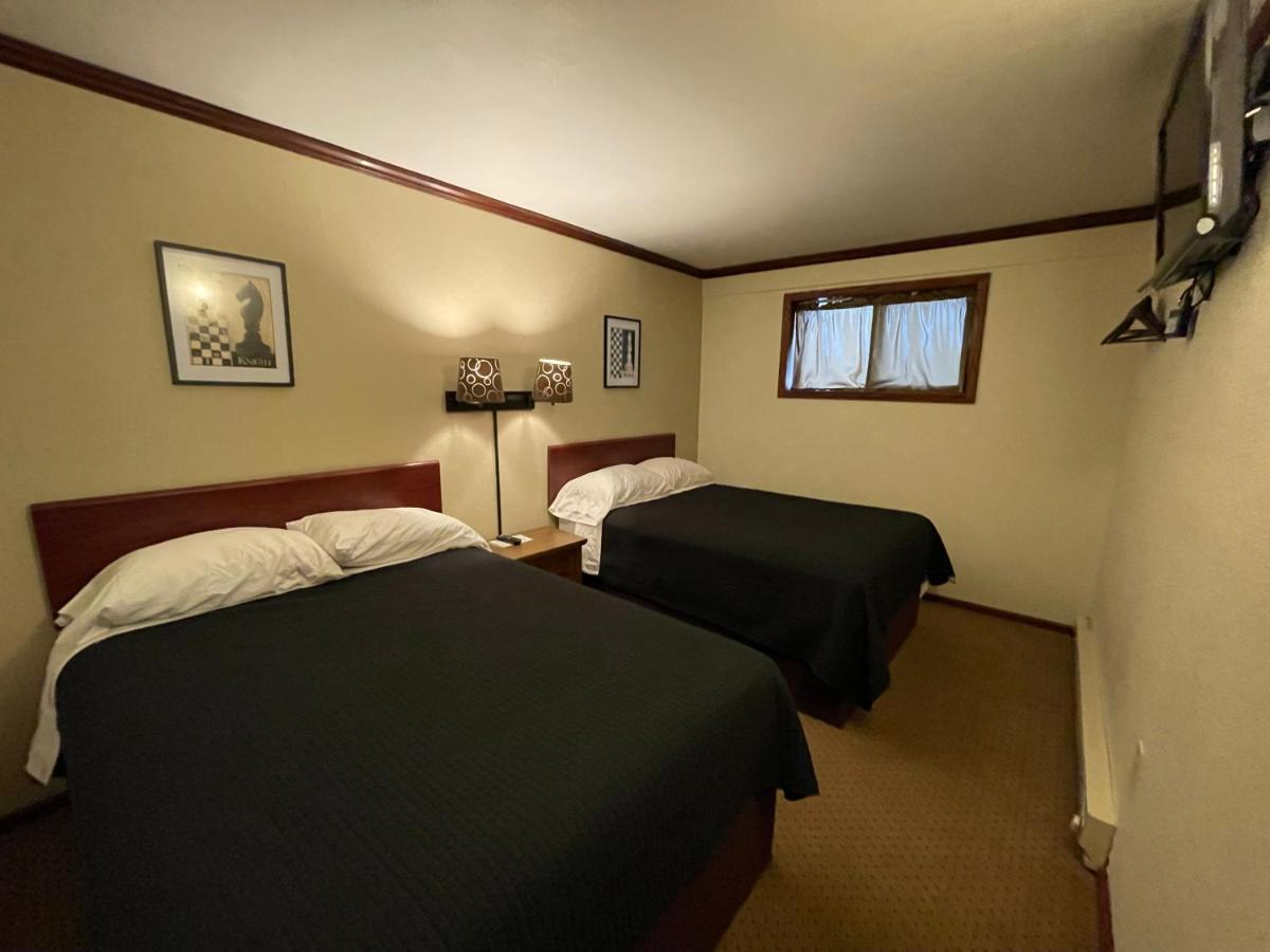 Fairmont Highland Court Motel מראה חיצוני תמונה