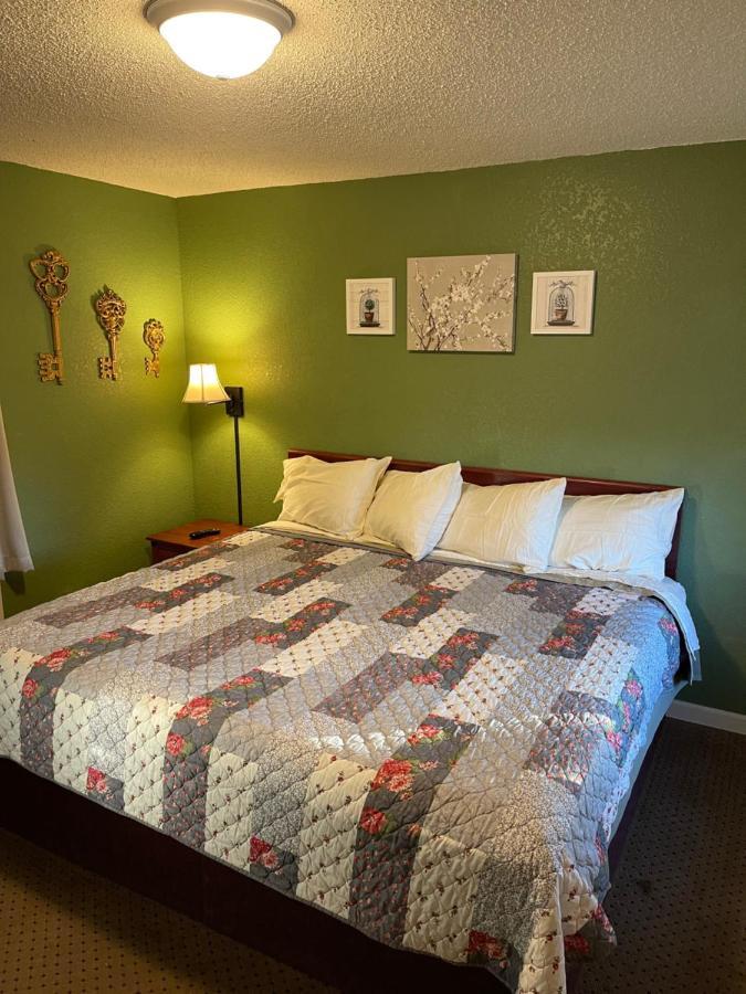 Fairmont Highland Court Motel מראה חיצוני תמונה
