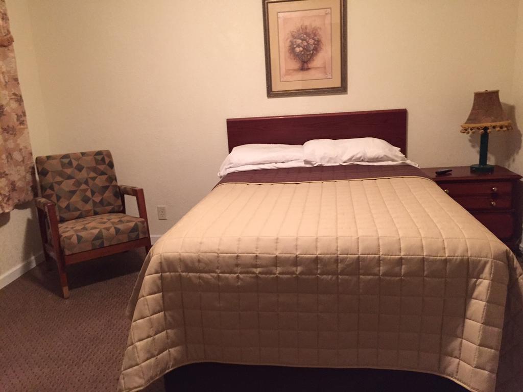 Fairmont Highland Court Motel מראה חיצוני תמונה