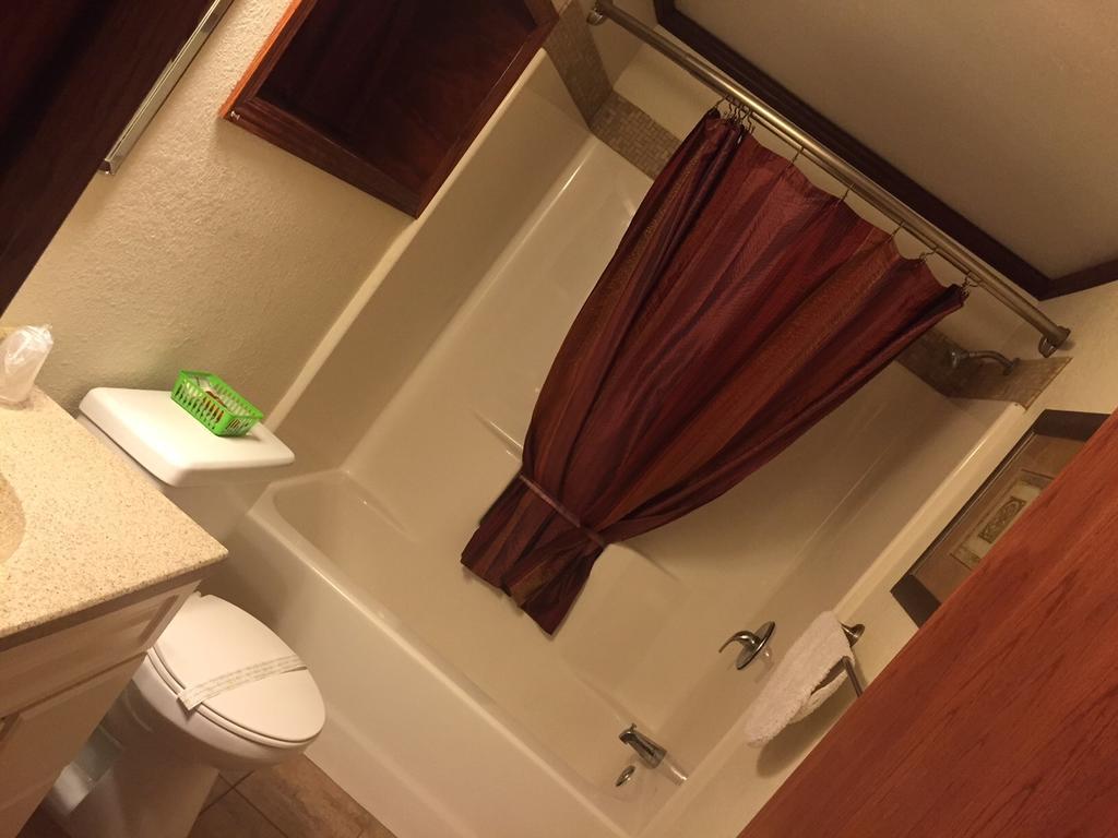 Fairmont Highland Court Motel מראה חיצוני תמונה