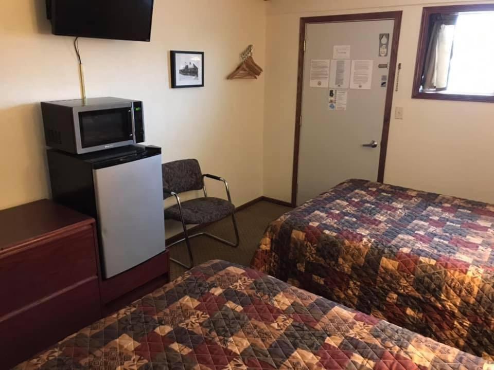Fairmont Highland Court Motel מראה חיצוני תמונה